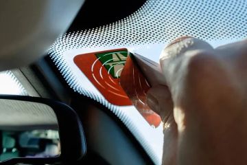 How to Effectively Remove Sticky Labels or Adhesives from Car Glass