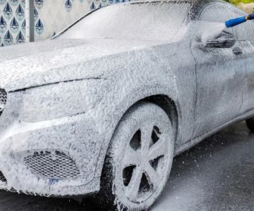 The Benefits of Using Foam Pre-Wash Before Rinsing for a Cleaner Car