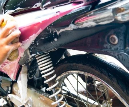 How to Wash Motorcycles Without Streaks