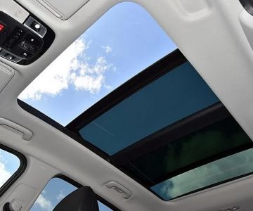 How to Clean Sunroofs and Panoramic Glass Roofs for a Clear View