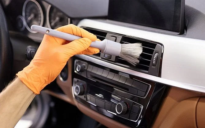 How to Clean Dashboard Screens and Touch Displays Safely and Effectively