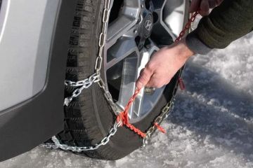 How to Effectively Clean Snow Chains Off Your Vehicle