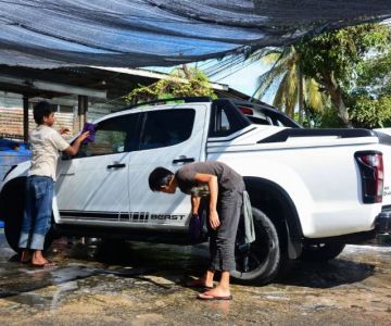 How to Wash Pickup Trucks with Bed Covers