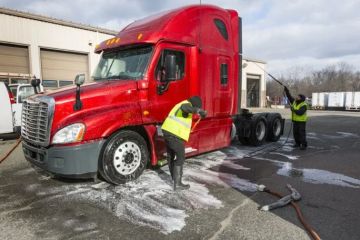 How to Wash Pickup Trucks with Heavy Tow Loads