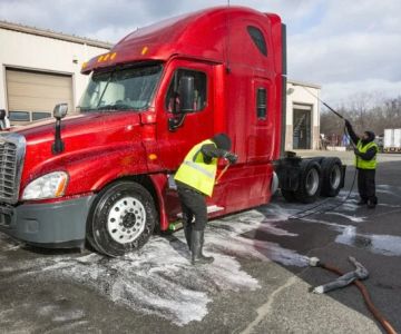 How to Wash Pickup Trucks with Heavy Tow Loads