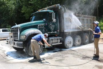 How to Wash Pickup Trucks After Carrying Sand