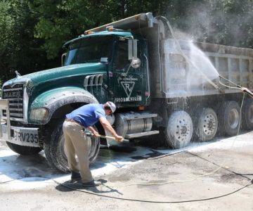 How to Wash Pickup Trucks After Carrying Sand