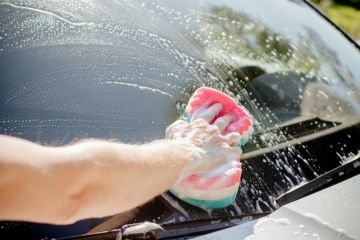 How to Clean Car Windows Without Streaks in Direct Sunlight