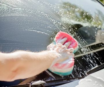 How to Clean Car Windows Without Streaks in Direct Sunlight