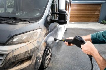 How to Wash a Car with Roof-Mounted Lights Safely