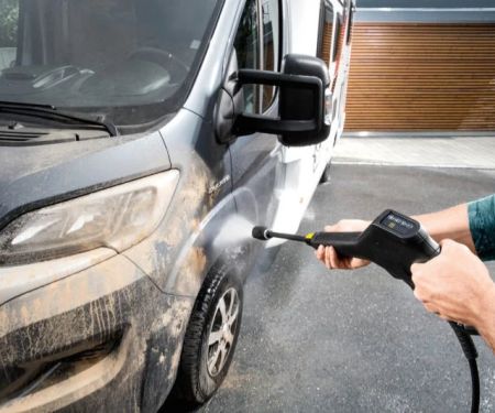 How to Wash a Car with Roof-Mounted Lights Safely